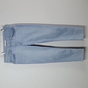 Levi's light wash mid rise straight leg boyfriend jeans 30
